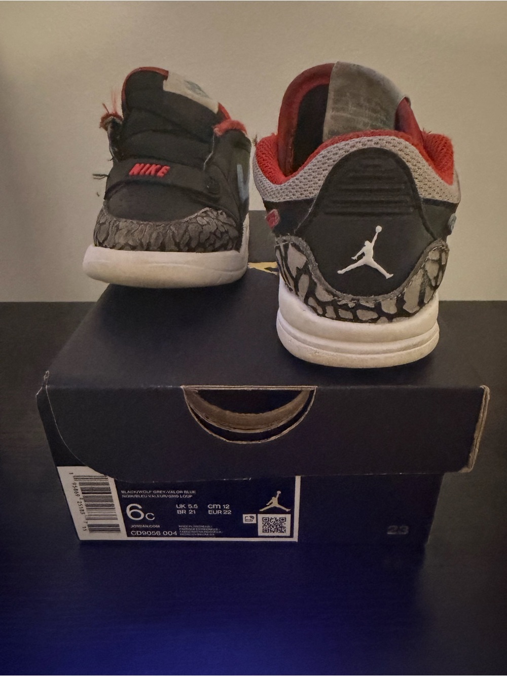 Jordan Kids Black and Red Low-Top Sneakers